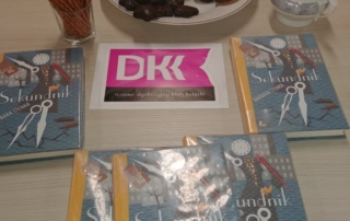 Logo DKK i okładka ksiązki pt. "Sekundnik"